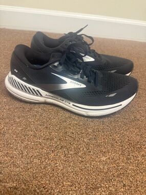 Brooks Adrenaline GTS 23 running shoes